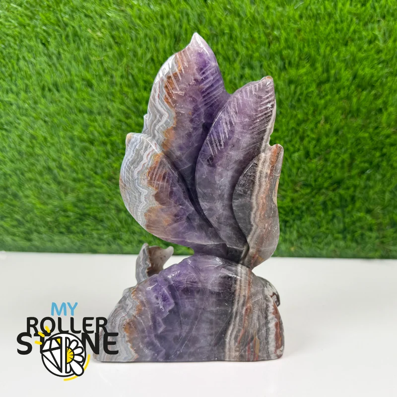 Fuchsförmige Skulptur aus achatisiertem Amethyst