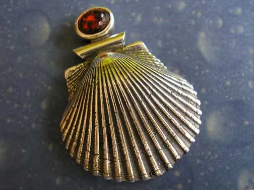 Pilger Muschel m mit Feueropal Anhänger