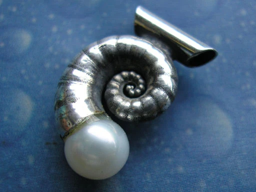 Perlen Schmuck Anhänger Posthornschnecke small