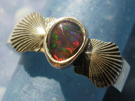 Pilgermuscheln mit Opaltriplette Ring