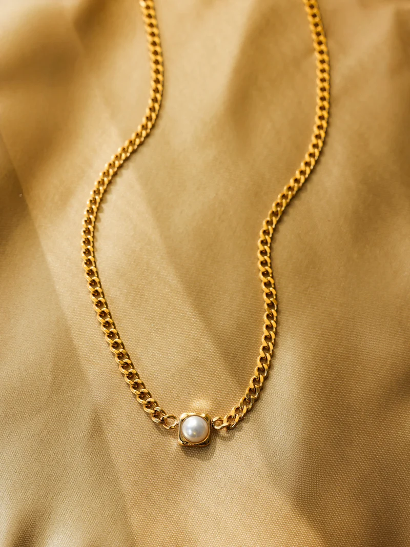 Modern Edge Pearl Kette