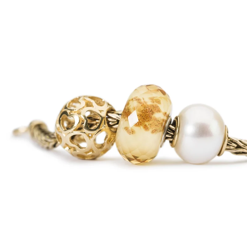 Bedeckt mit Liebe, Gold