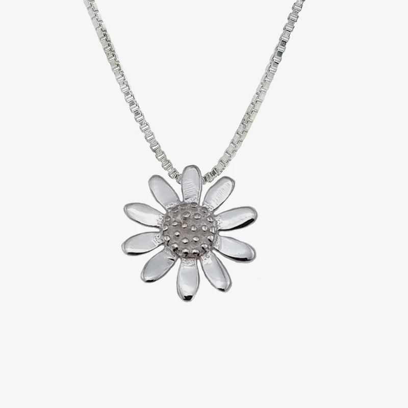 Silver Small Daisy Pendant Necklace