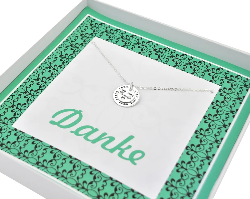 FAMILIENKETTE, SILBERSCHMUCK MIT GRAVUR, PERSONALISIERTE GESCHENKSCHACHTEL,