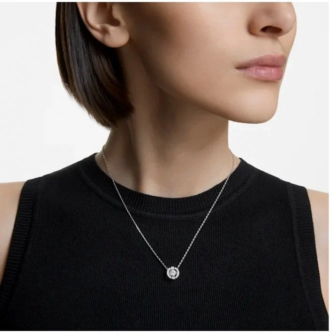 Una White Crystal Round Pendant Necklace in Rhodium Silver