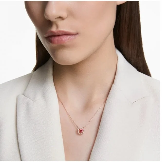 Una Red Crystal Round Pendant Necklace in Rose Gold