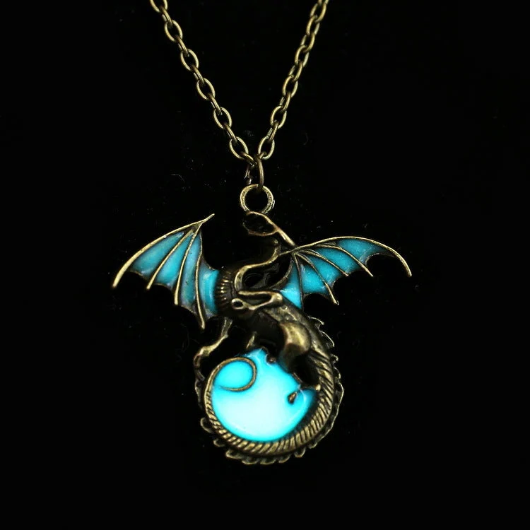 Glänzende Vintage Halskette mit fliegendem Drachen
