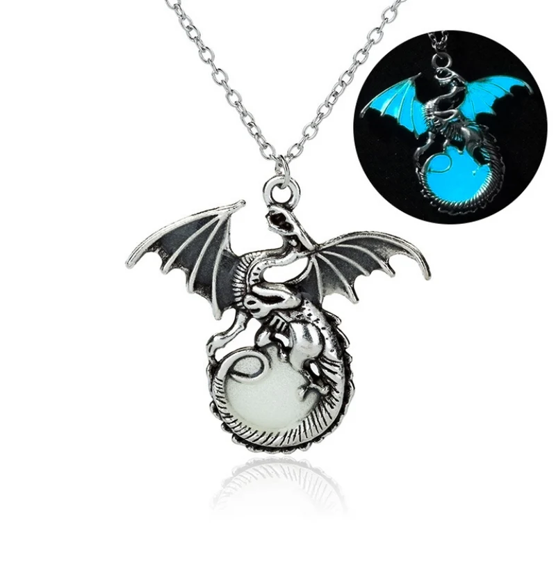 Glänzende Vintage Halskette mit fliegendem Drachen