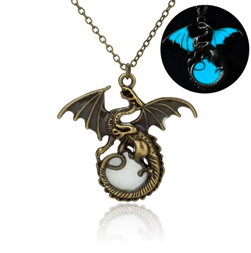 Glänzende Vintage Halskette mit fliegendem Drachen