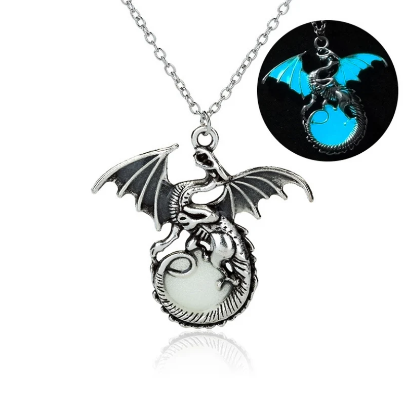 Glänzende Vintage Halskette mit fliegendem Drachen