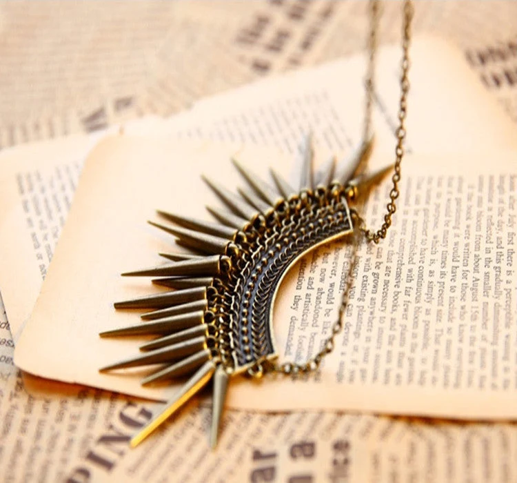 Vintage-Mode-Quasten-Knopf-Halskette