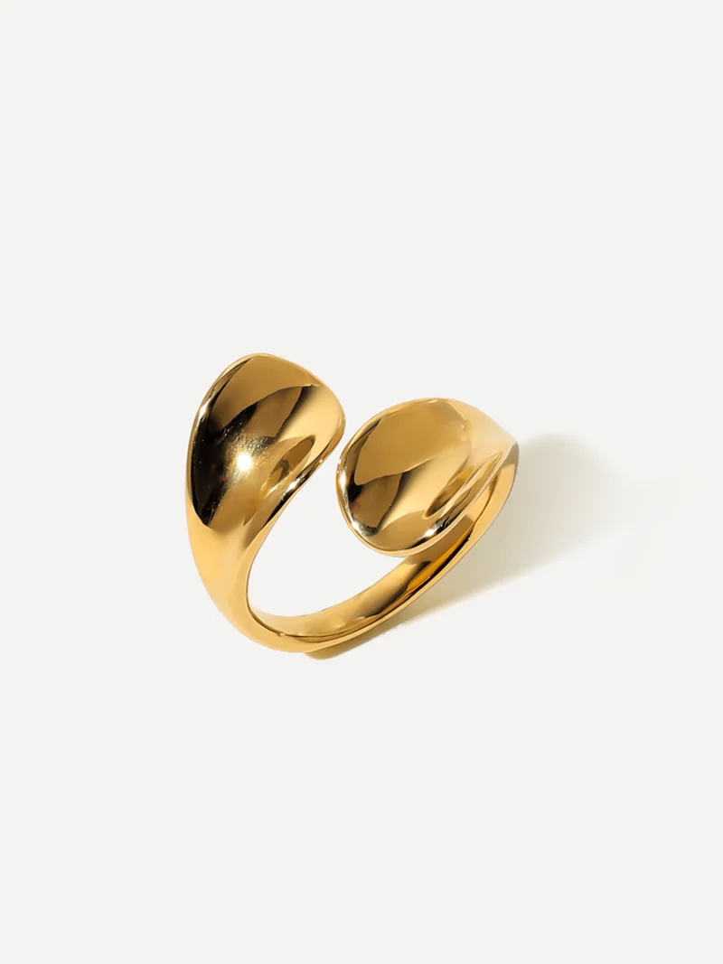 Curved Elegance Ring