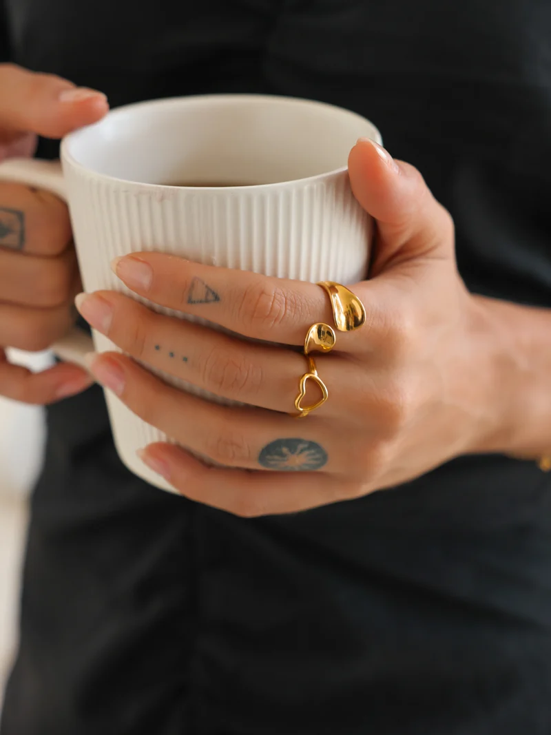 Curved Elegance Ring