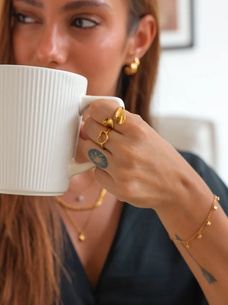 Curved Elegance Ring
