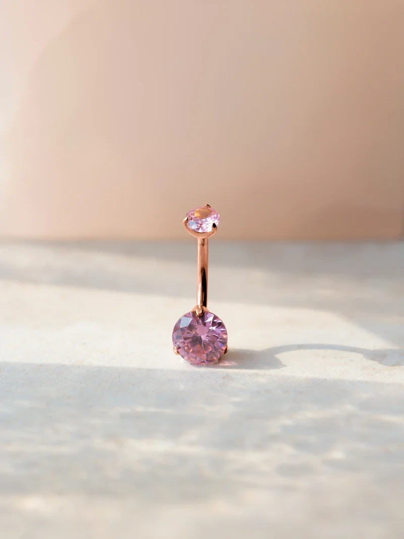 Serene Glow Pink Titan Bauchnabelpiercing