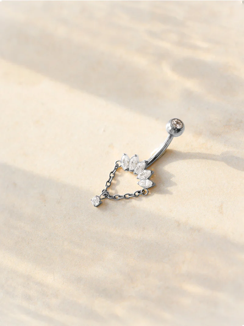 Gleaming Spark Titan Bauchnabelpiercing