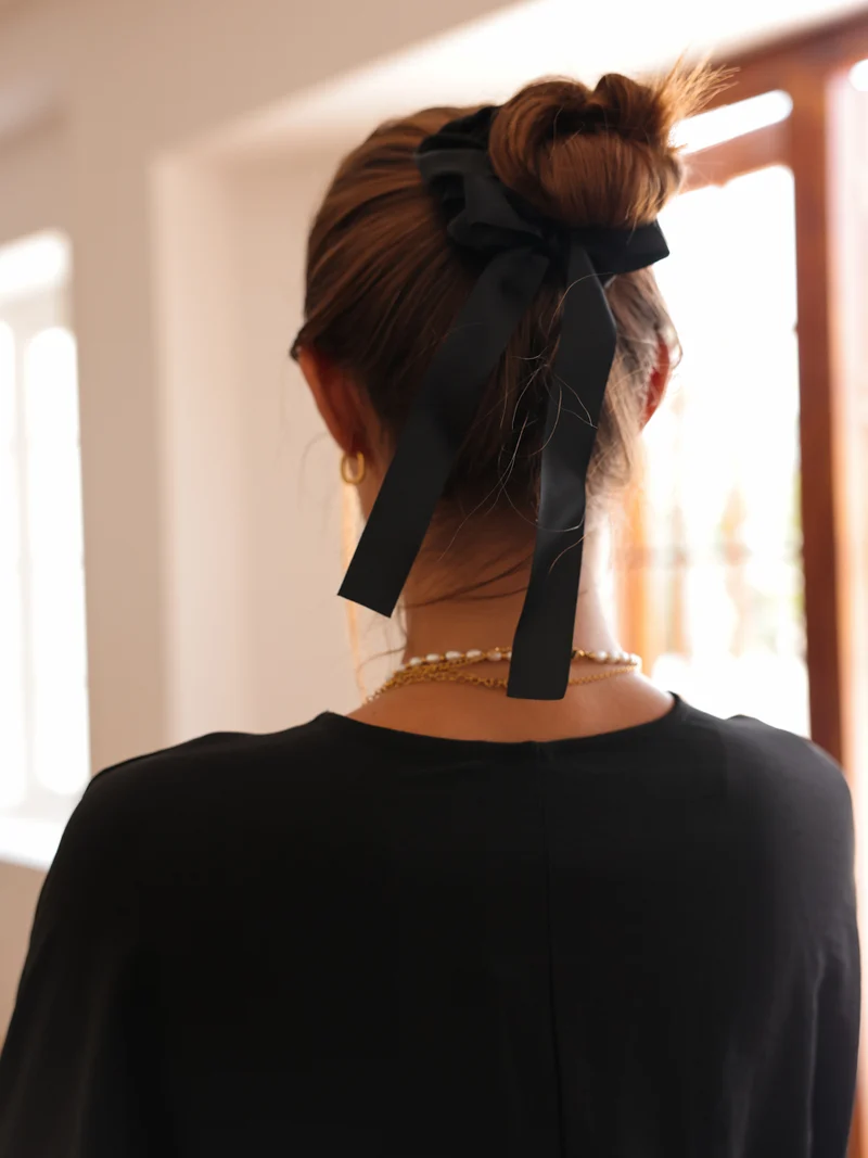 Ribbon Glow Black Scrunchie