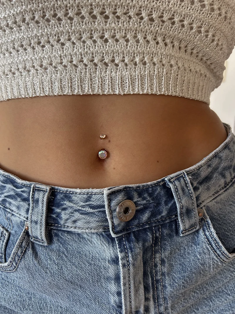 Serene Glow Rainbow Titan Bauchnabelpiercing