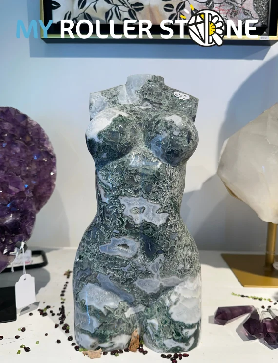 Große weibliche Büstenskulptur aus Stein