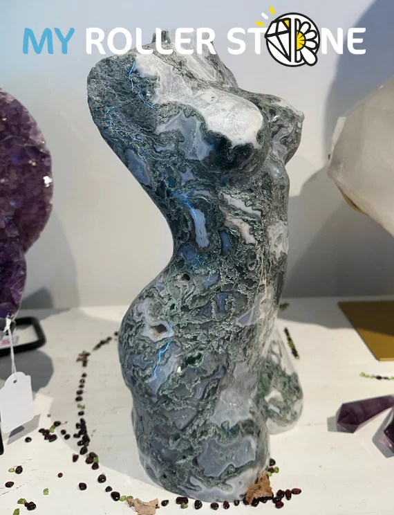 Große weibliche Büstenskulptur aus Stein
