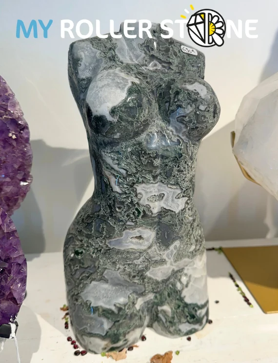 Große weibliche Büstenskulptur aus Stein