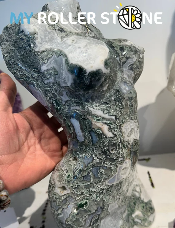 Große weibliche Büstenskulptur aus Stein