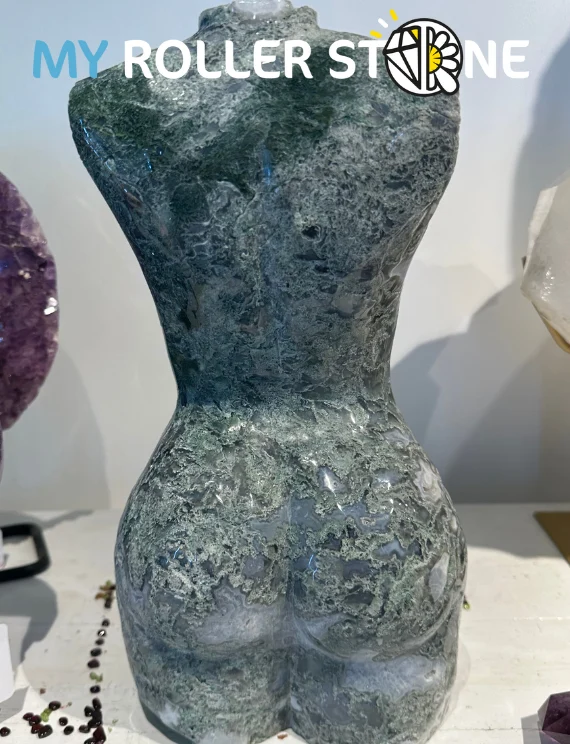 Große weibliche Büstenskulptur aus Stein