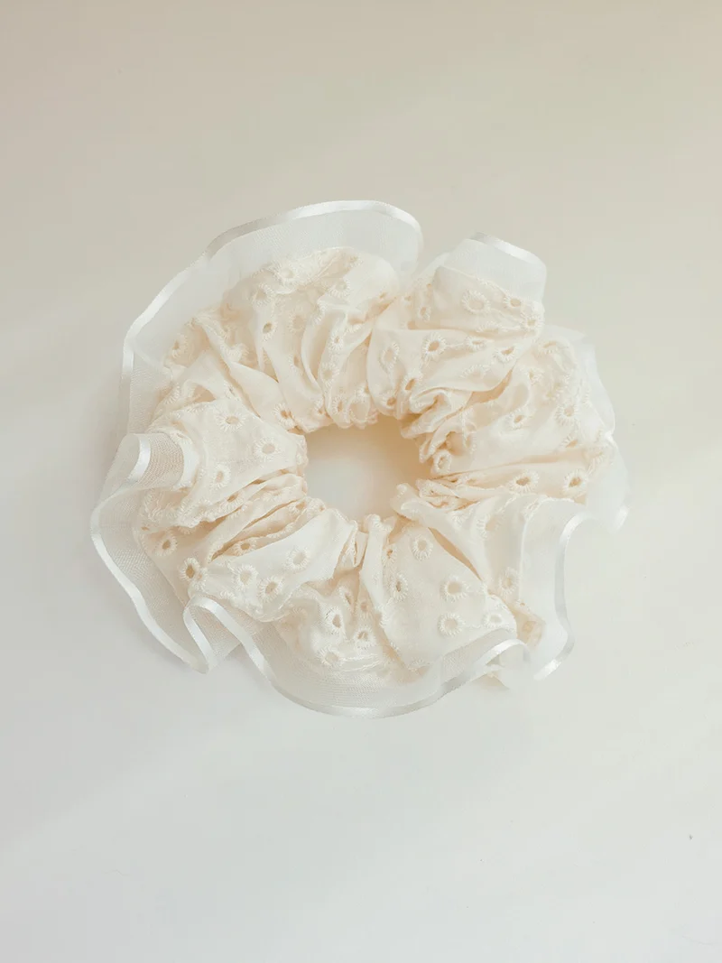 Honey Lace Scrunchie White