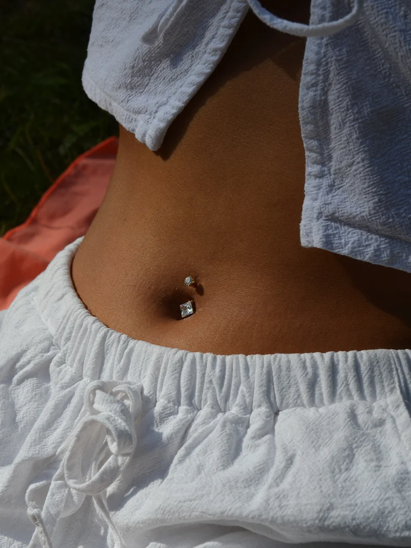 Square Shine Titan Bauchnabelpiercing