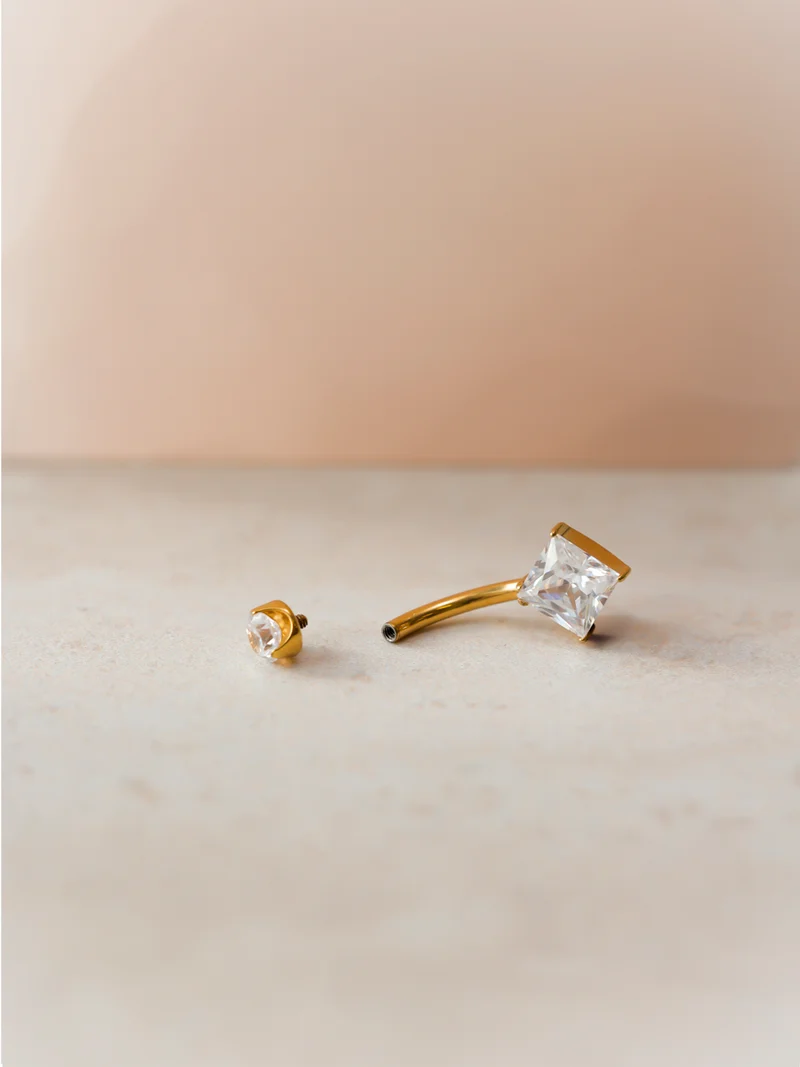 Square Shine Titan Bauchnabelpiercing