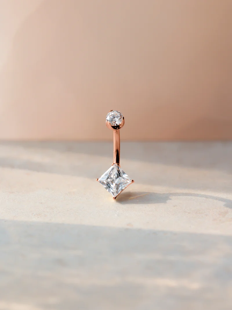 Square Shine Titan Bauchnabelpiercing