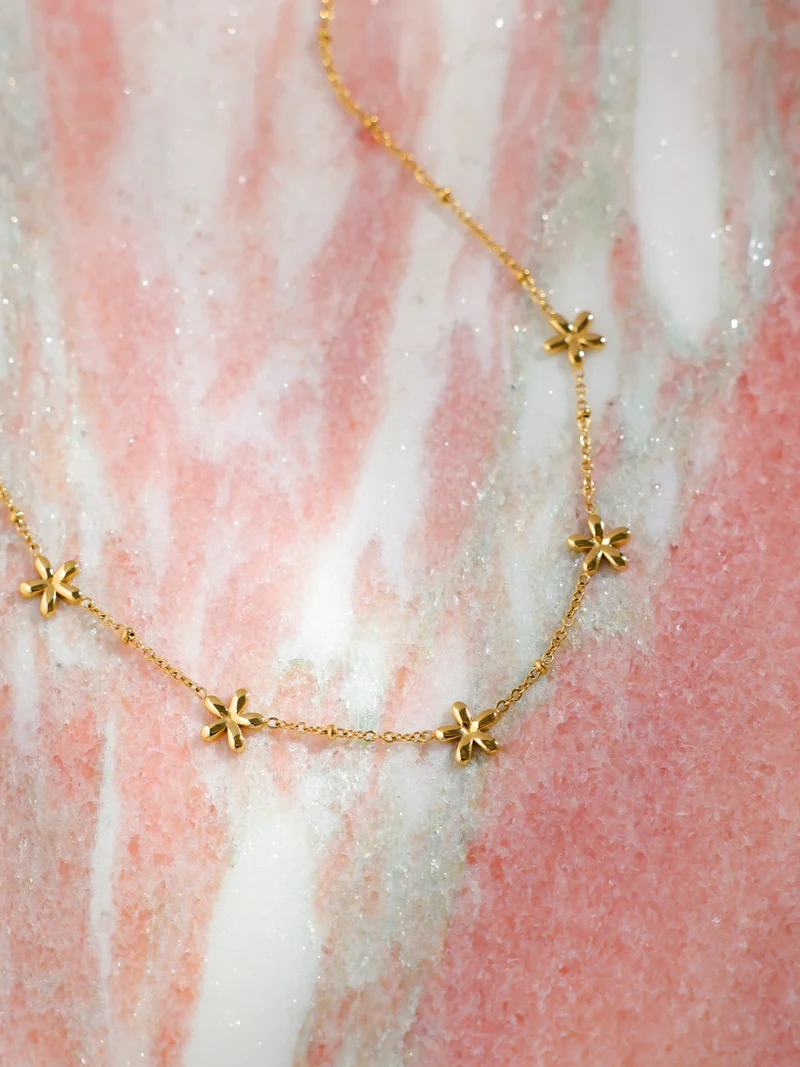 Dainty Flower Kette