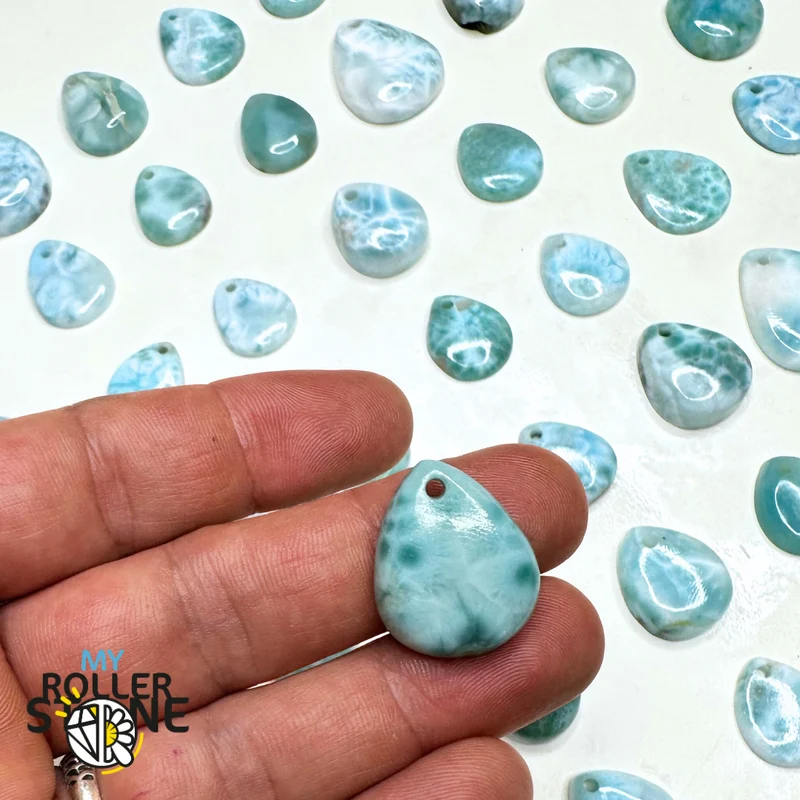 Durchbohrter Larimar-Anhänger