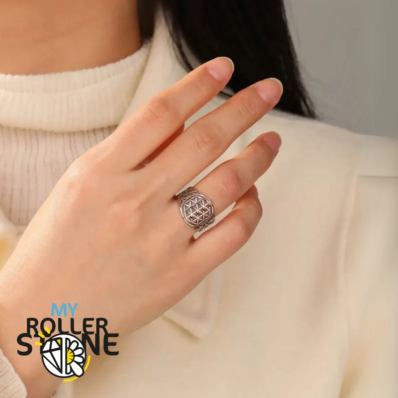 Ring „Blume des Lebens“.