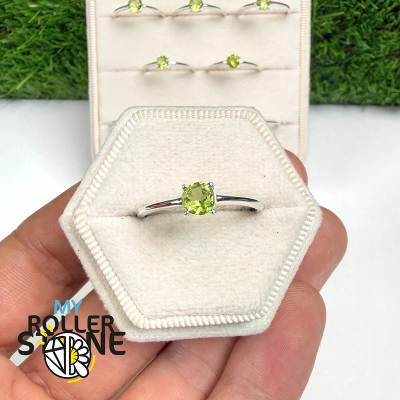 Runder facettierter Peridot-Solitärring (4 Größen)