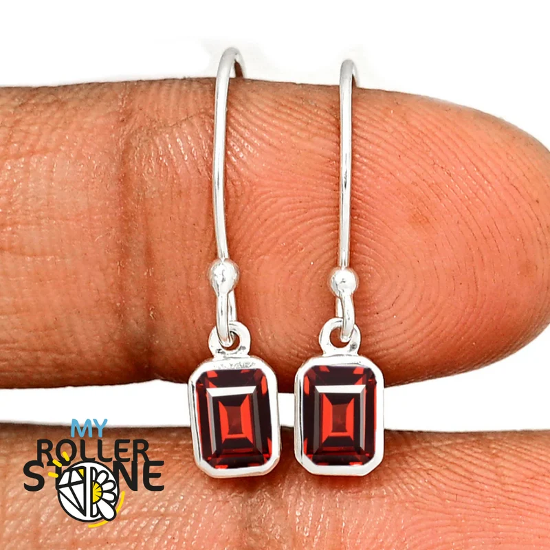 6 x 4 mm große achteckige Granat-Ohrringe