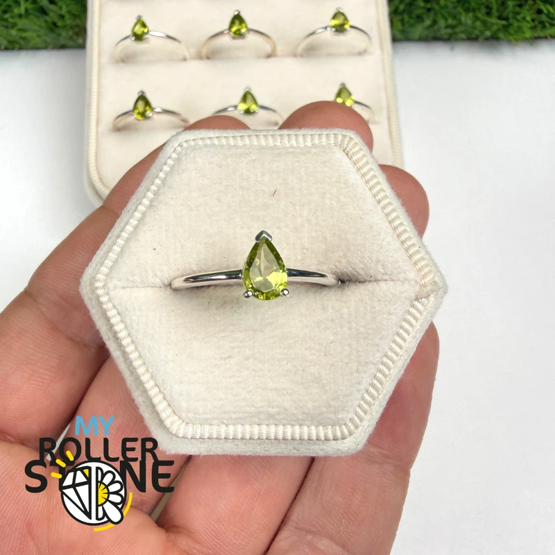 Birnenfacettierter Peridot-Solitärring (4 Größen)
