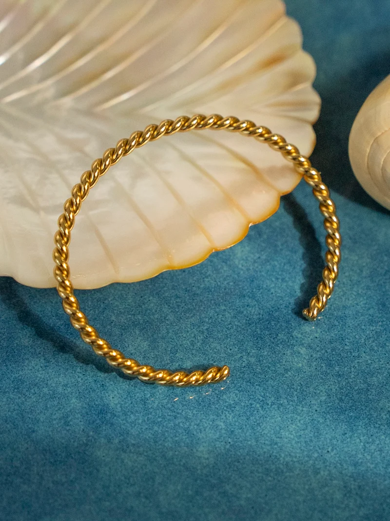 Twist Essence Armcuff