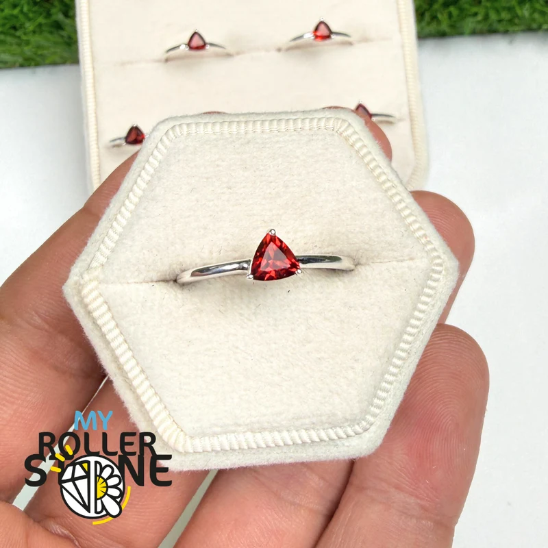 Trillon Facettierter Granat-Solitärring (4 Größen)