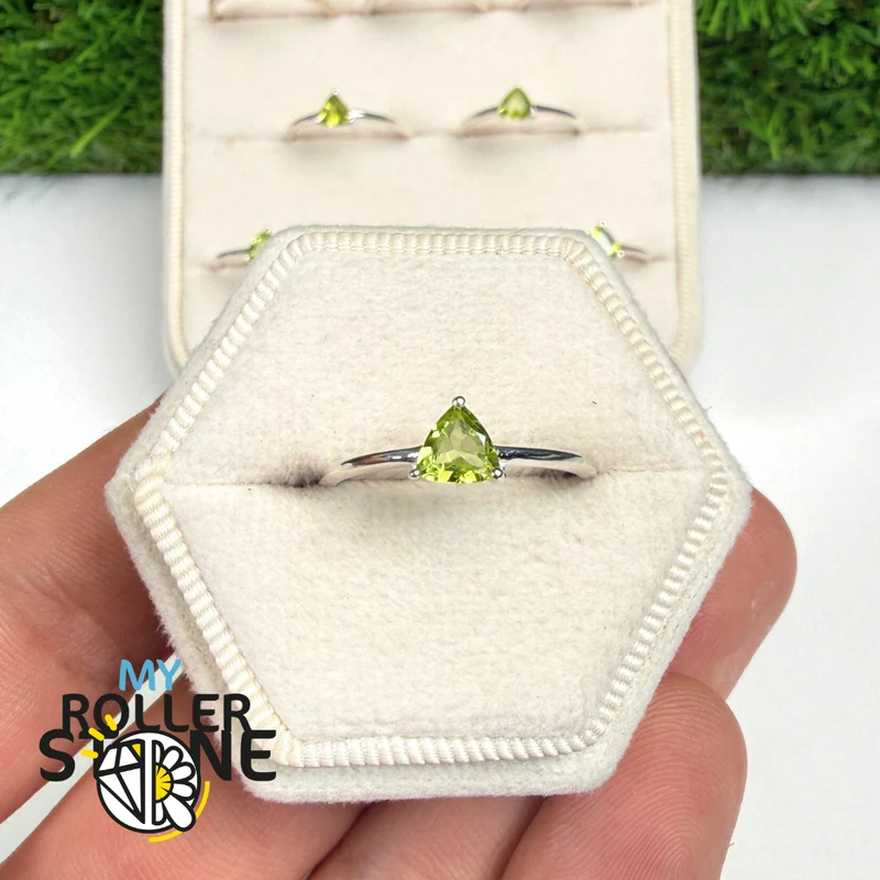 Trillon Facettierter Peridot-Solitärring (4 Größen)