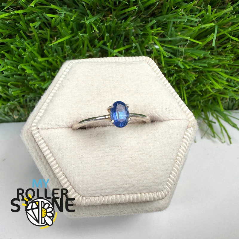 Ovaler Solitärring aus Kyanit (4 Größen)