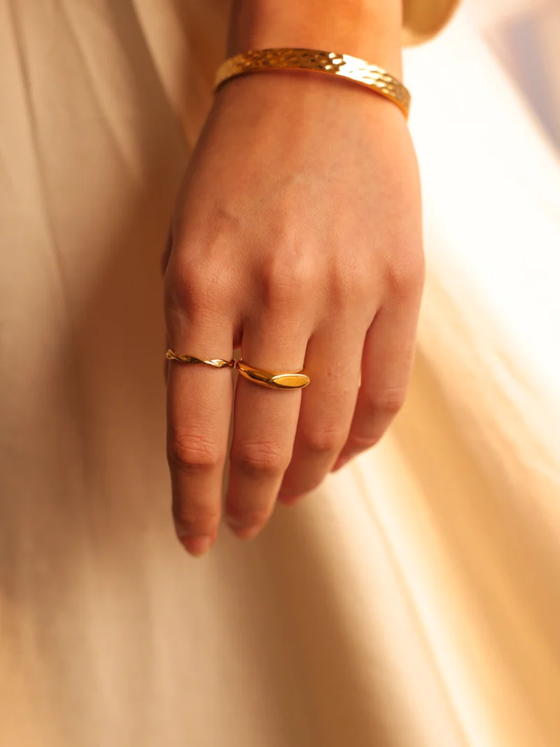 Modern Curve Ring