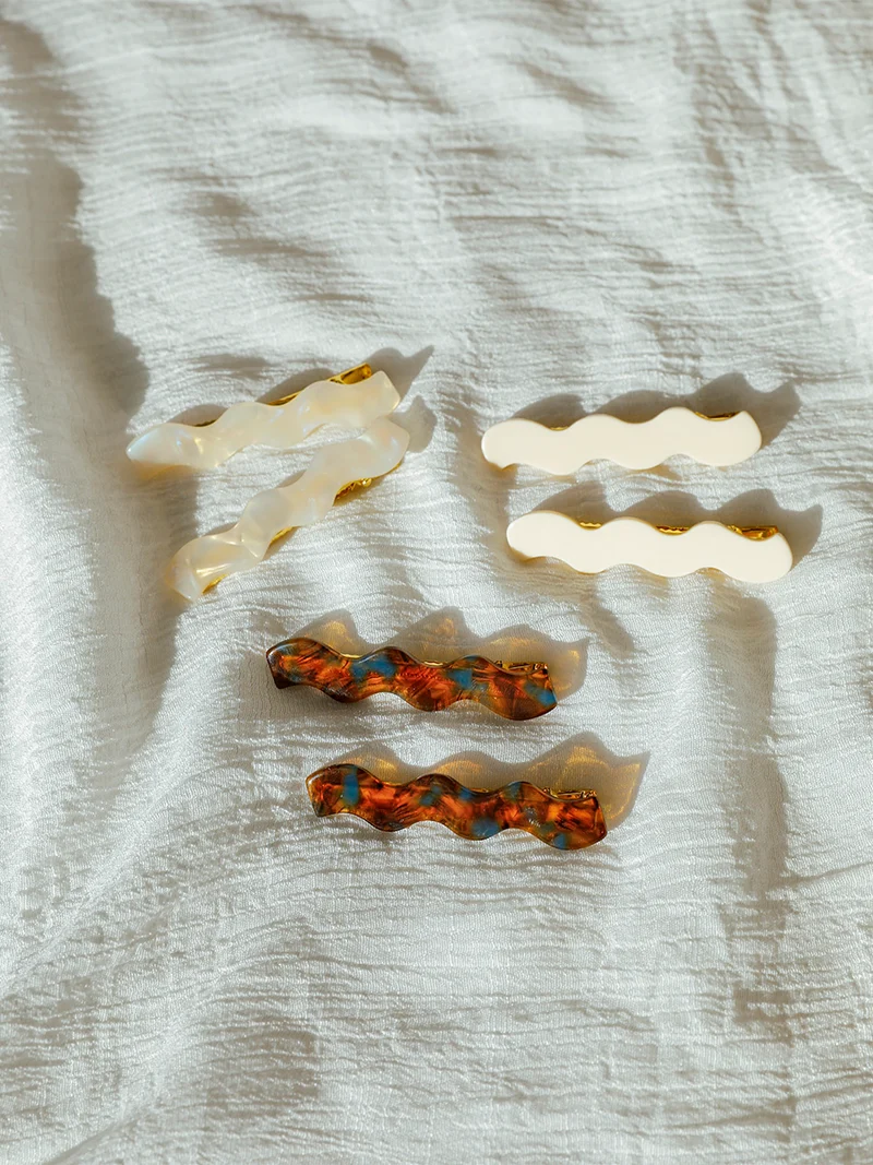 Ripple White Hairpin