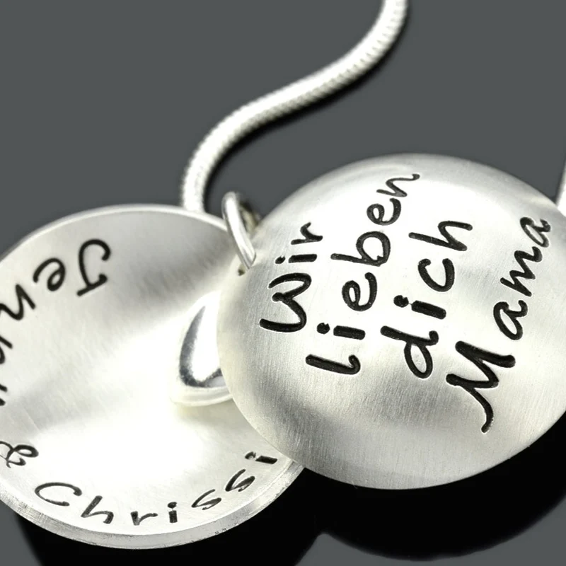 SCHMUCK MIT GRAVUR, MEDAILLON MIT NAMEN, GRAVURSCHMUCK