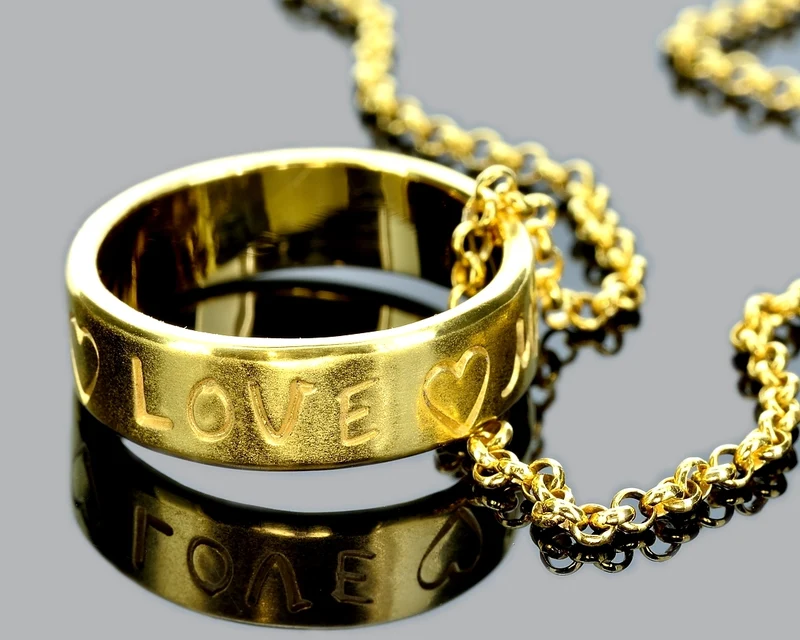 RING KETTE MIT GRAVUR, GOLDSCHMUCK, DESIGNERSCHMUCK