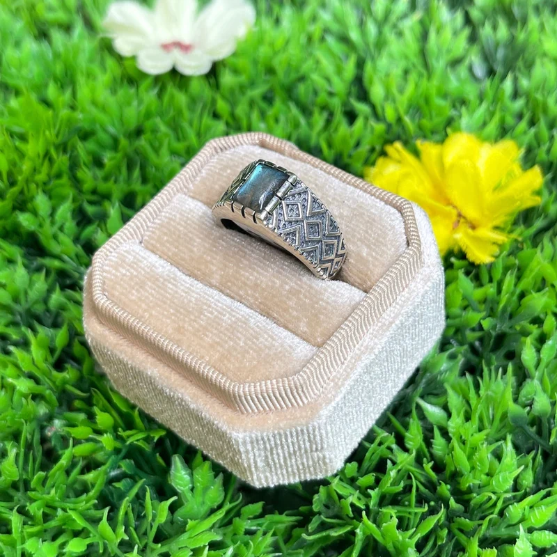 Silberner Labradorit-Diamant-Siegelring Nr. 8