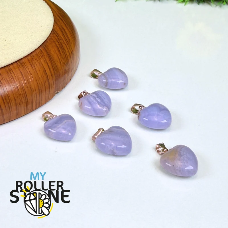 Herzanhänger aus blauem Chalcedon (blauer Achat mit Spitzenmuster)