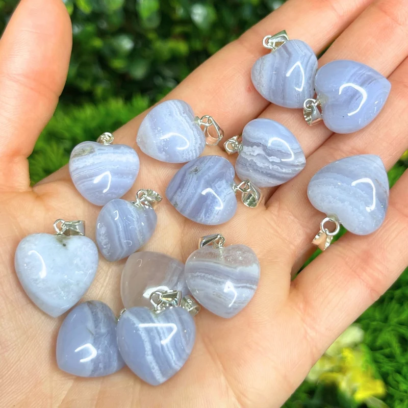 Herzanhänger aus blauem Chalcedon (blauer Achat mit Spitzenmuster)