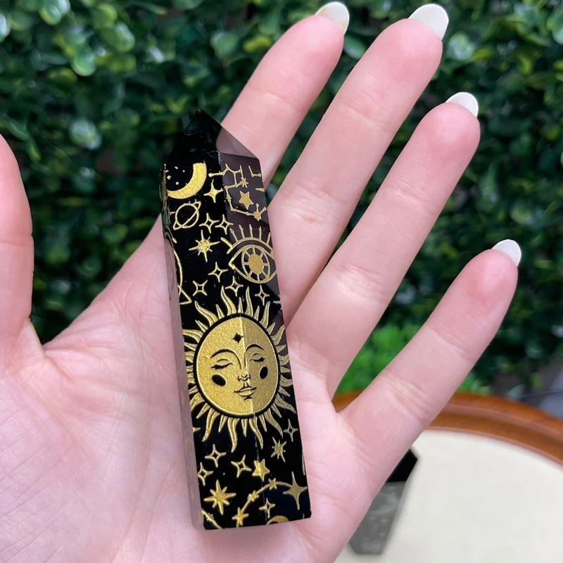 Schwarzer Obsidianpunkt mit Muster