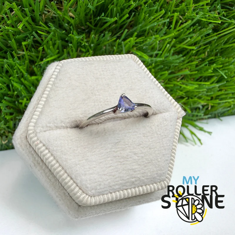 Silberring mit Tansanit-Trillion, 925er Sterlingsilber